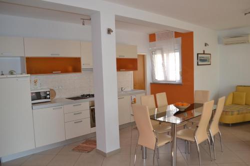 Two-Bedroom Apartment with Balcony and Sea View image 9