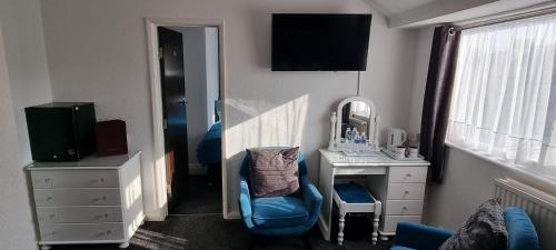 Family Room (2 Adults + 2 Children) image 7