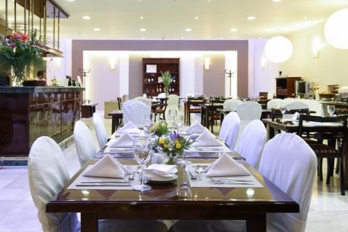 Restaurant, Argenta Tower Hotel & Suites in Retiro