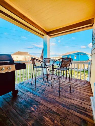 Sunny Delight - Sleeps 10 - Generous Space! in Bolivar Peninsula, USA