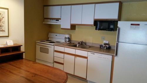 مطبخ, Hawthorn Extended Stay by Wyndham Green Bay in Green Bay