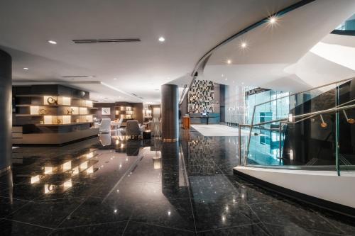 Paradox Hotel Vancouver - image 5