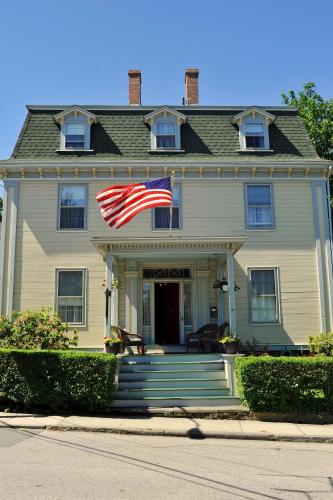 Yankee Peddler Inn