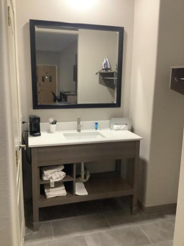 Americas Best Value Inn & Suites San Benito - image 14