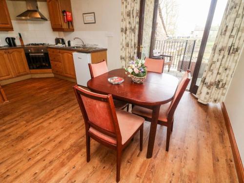 Old Byre Cottage - image 11