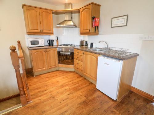Old Byre Cottage - image 3