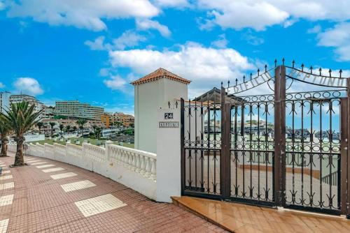 Neptuno ocean front suite - Tap to explore photos