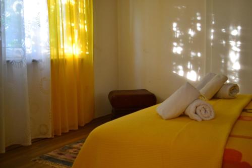 One-Bedroom Apartment image 3