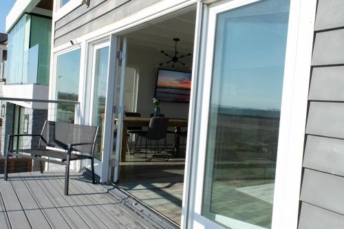 Luxury Beachfront Condo - Endless Views - Surf 1 thumb 2