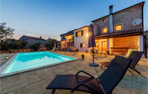 3 Bedroom Beautiful Home In Svetvincenat