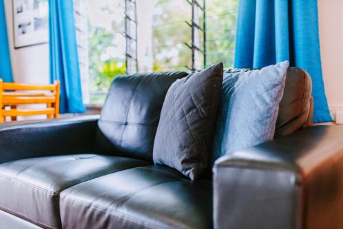 Kooyong Apartment 5 - Tap to explore photos