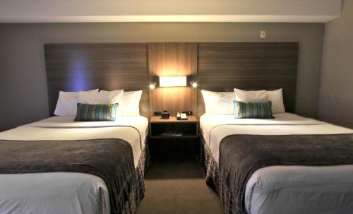Executive Inn & Suites Embarcadero Cove - Tap to explore photos