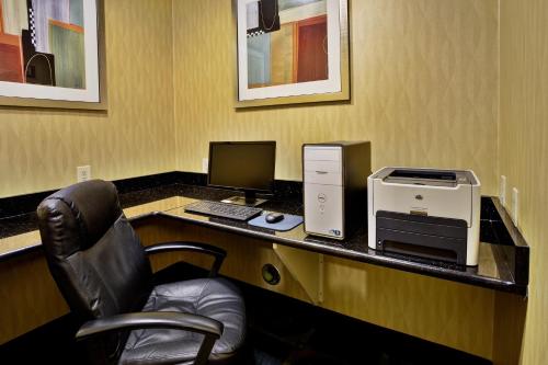 Holiday Inn Express Hotel & Suites Woodhaven an IHG Hotel - image 25