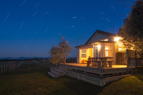 Balcony/terrace, Kina Beach Cottages in Tasman