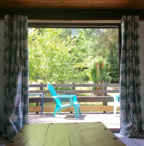 Caban Bach - The Little Cabin Cosy cabin with huge sunny deck gîte à louer Tegryn