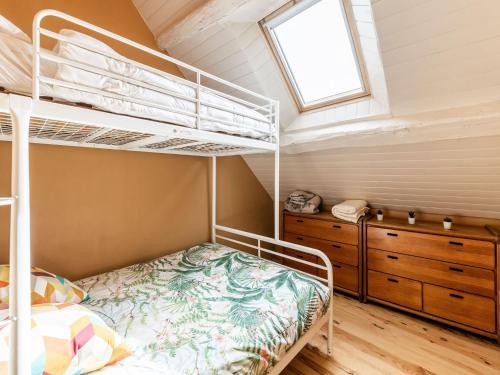 Soothing Holiday Home in Dun-sur-Grandry with Terrace - image 11