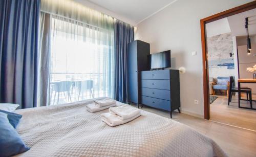 One-Bedroom Apartment with Free Parking Place and Sea View image 2