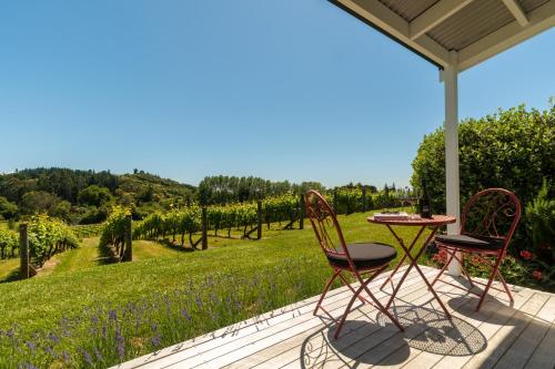 Garden, Kina Beach Cottages in Tasman
