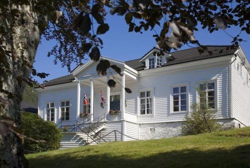 Fjordslottet Hotel - Fotlandsvåg