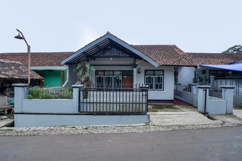 OYO Homes 91011 Eco Tourism Desa Cibodas Areng 1 Syariah