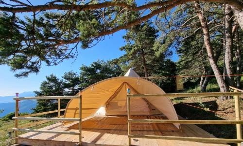 Hébergement insolite en tente équipée gîte à louer La Bâtie-Neuve