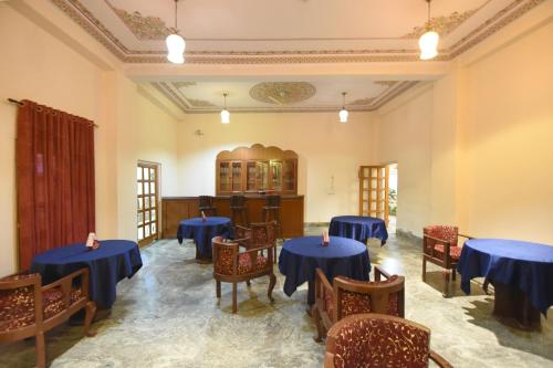 Restaurant, Satyam Palace Resort in Tilora