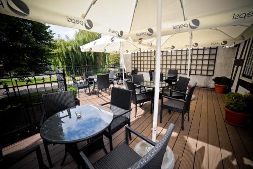 World Hostel - Old Town 3