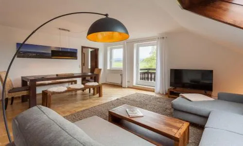 Top 98 qm Ferienwohnung im Allgäu, Balkon und Parkplatz in Isny im Allgäu, Deutschland