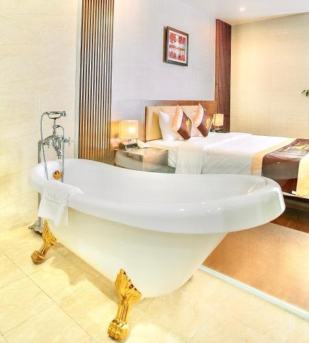 Bathroom, Luxury6 Hotel in Chuc Tchia