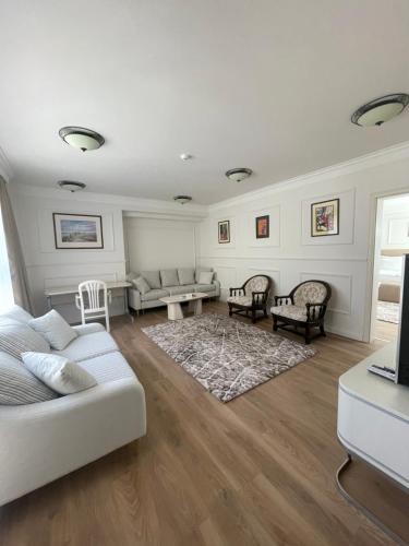 Deluxe Apartment image 9