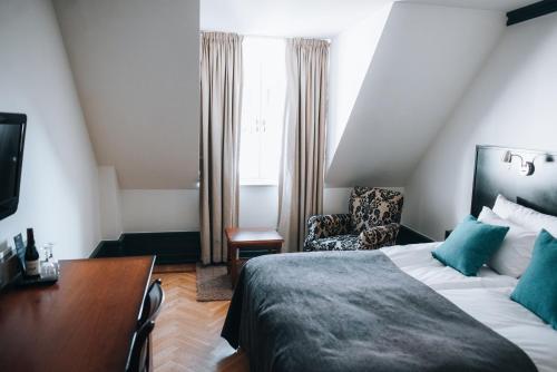 1 queen bed