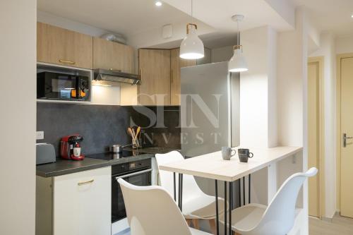 Cosy apartment with 5 bedrooms next to tramway station in Nice - Apartment