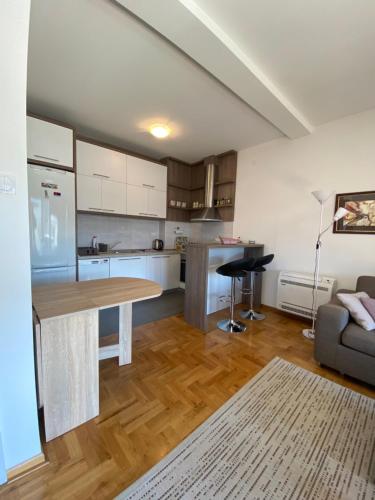 One-Bedroom Apartment image 2