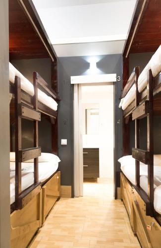 Ant Hostel Barcelona - image 12