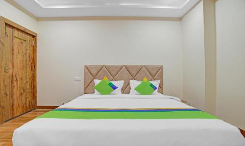 Standard Double Room image 10