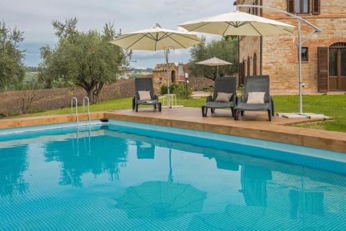 Swimming pool, Villa Loreta by PosarelliVillas in Monteleone Di Fermo