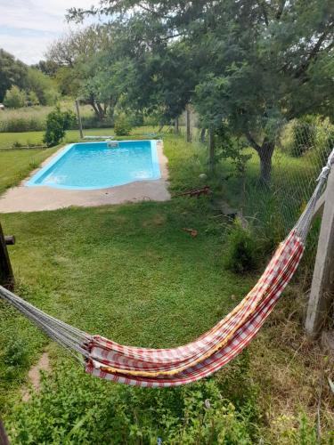 Peldbaseins, Cabaña Pirayú (Cabana Pirayu) in Villa la Rivera