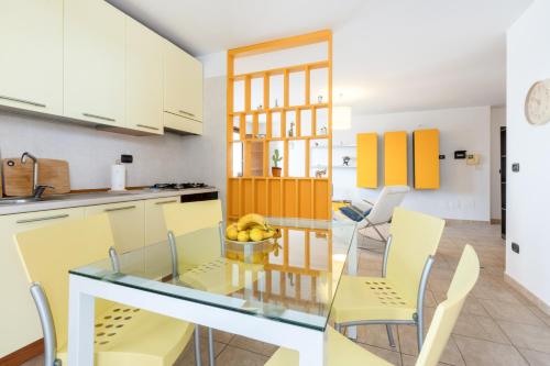 Kitchen, GuestHost - Lecce Colorful Flat with terrace & parking in Taranto