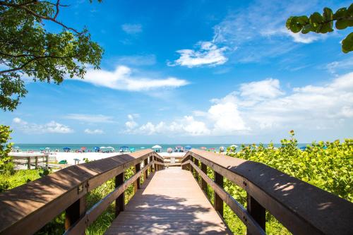 Breathtaking Sunsets @ This Beachfront Beauty On-Site Restaurant/Tiki Bar - image 20