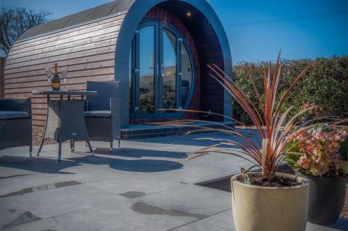 Tlorisi, Bracken Burrows - 1 Bedroom Pod - New Hedges in New Hedges