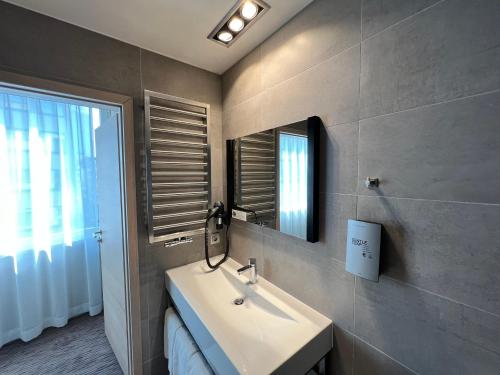 Deluxe Double Room image 10