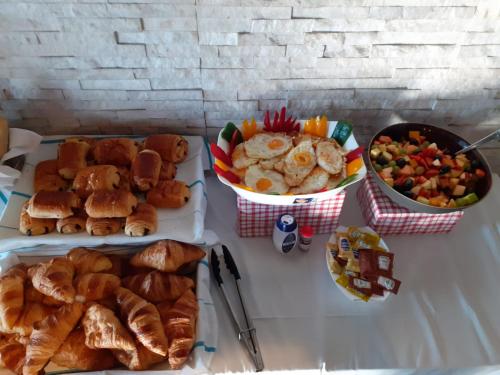 Restaurante, Peace and Love Hostel in Paris