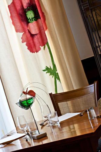 Logis Cottage Hotel - image 3