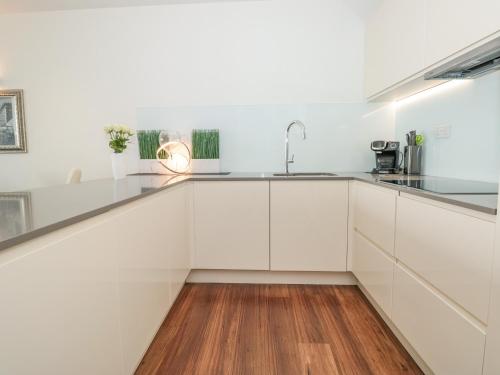 18 Abbey Sands - image 5