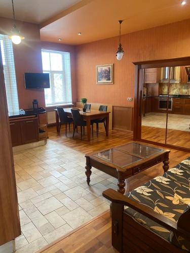 Old town apartment near St Peters Basilica, Rīga (photo 10)