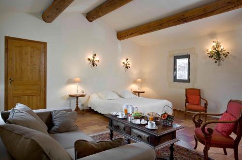 Benvengudo Benvengudo is perfectly located for both business and leisure guests in Saint-Remy-de-Provence. The property offers a high standard of service and amenities to suit the individual needs of all travele