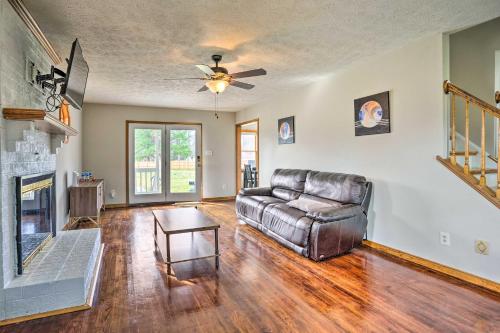 Pet-Friendly Richmond Area Home with Game Room!