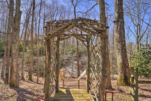 Idyllic Newland Cottage with Pool and Lake Access! in Newland, USA