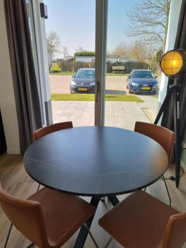 Létesítmények, Vakantie vieren aan het Sneekermeer in Offingawier