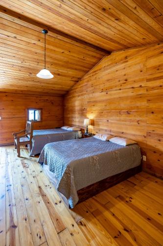 The Historic Leakey Inn